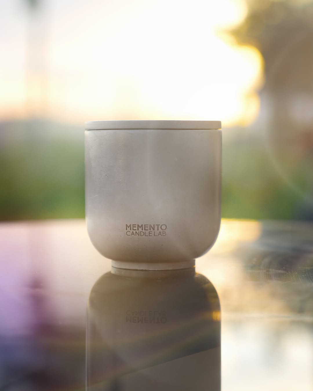 Haz una pausa. Respira.
La luz cambia. El día termina.
Tu momento comienza.#MementoCandleLab #RitualesCotidianos #AromasQueEnraízan #LujoSutil #LuzInterior #MementoCandleLab #DiseñamosRecuerdos #EncenderUnRecuerdo #LuzYMemoria #RitualesCotidianos #SlowLiving #LuzInterior #MinimalismoSensorial #BellezaCotidiana #EstéticaCálida #VelasArtesanales #PerfumeDeHogar