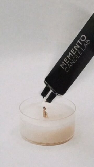 Un objeto simple.
Una forma de recordar.
Nuestro nuevo encendedor recargable 🔥
es más que un accesorio:
es un gesto, una pausa, una intención.

Diseñado para perdurar ♻️
pensado para acompañarte en cada ritual 🕯️

#MementoCandleLab #EncenderElRecuerdo #DiseñoMinimalista #ObjetosConAlma #RitualDiario #SlowLiving #VelaArtesanal #LujoSensorial