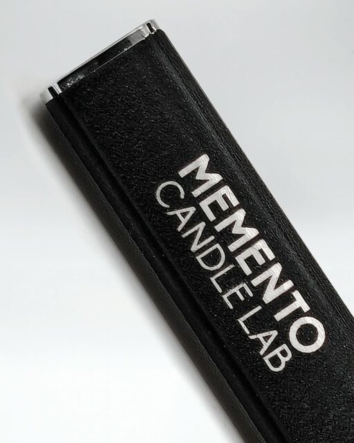 Un objeto simple.
Una forma de recordar.
Nuestro nuevo encendedor recargable 🔥
es más que un accesorio:
es un gesto, una pausa, una intención.

Diseñado para perdurar ♻️
pensado para acompañarte en cada ritual 🕯️

#MementoCandleLab #EncenderElRecuerdo #DiseñoMinimalista #ObjetosConAlma #RitualDiario #SlowLiving #VelaArtesanal #LujoSensorial